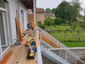 dreveny-obklad-balkonu_sibirsky-modrin_osmo013_1905-11