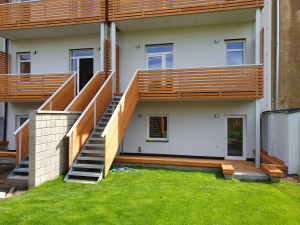 dreveny-obklad-balkonu_sibirsky-modrin_osmo013_1905-36